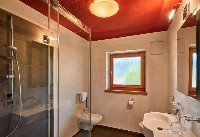 Quarto Estandar, Garni Karin