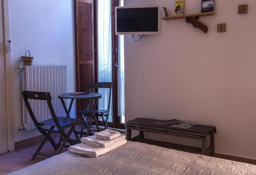 Quarto Quádruplo Estandar, 4 Camere A Trani