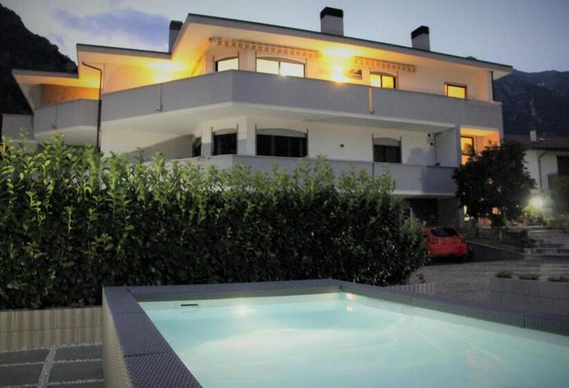 Апартаменты 1 Спальня с Видом, Affittacamere Valchiavenna Foresteria In Tranquilla Villa Signorile Con Comodo Parcheggio Privato