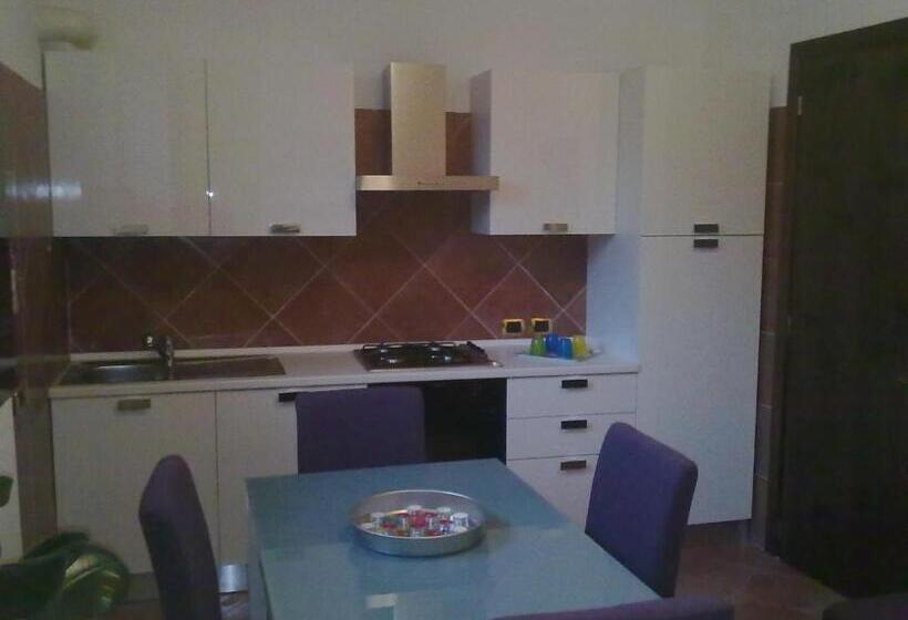 Апартаменты 3 Спальни, Affittacamere Valchiavenna Foresteria In Tranquilla Villa Signorile Con Comodo Parcheggio Privato