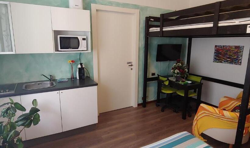 Студия Deluxe, Affittacamere Valchiavenna Foresteria In Tranquilla Villa Signorile Con Comodo Parcheggio Privato