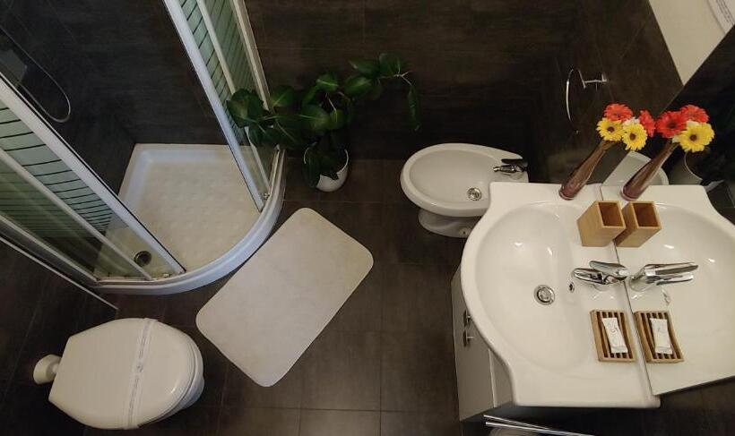 Студия Deluxe, Affittacamere Valchiavenna Foresteria In Tranquilla Villa Signorile Con Comodo Parcheggio Privato