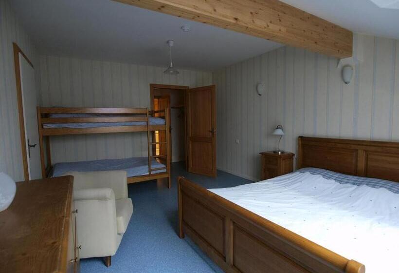 اتاق استاندارد چهار تخته, Auberge De La Charriole