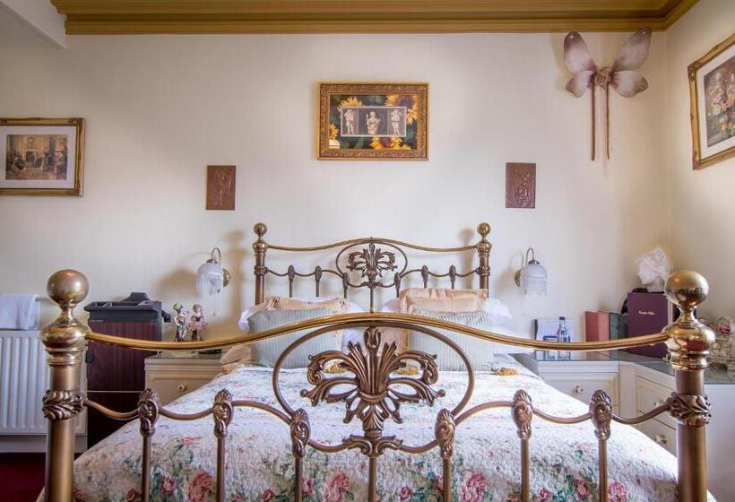 Standard room with outdoor bath, Creston Villa Guest House