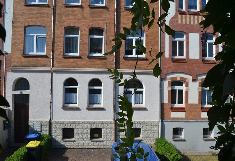 Семейный Номер, Pension Mahrets Puppenstube