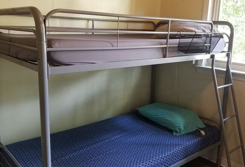 Кровать в Общей Комнате, Tallahassee Sun & Moon   Hostel