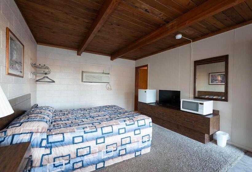 Номер Deluxe, Cedar Inn