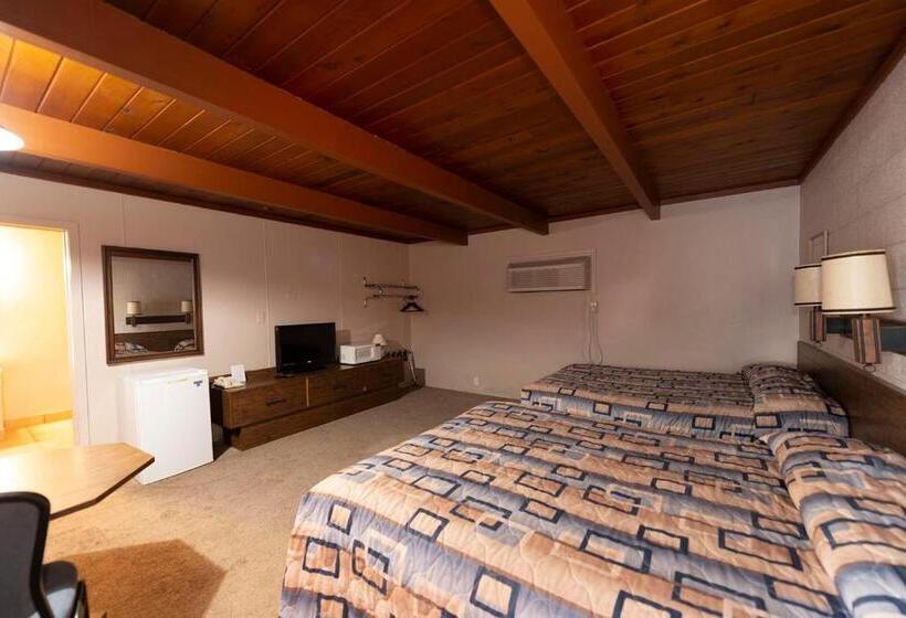 Номер Стандарт, Cedar Inn