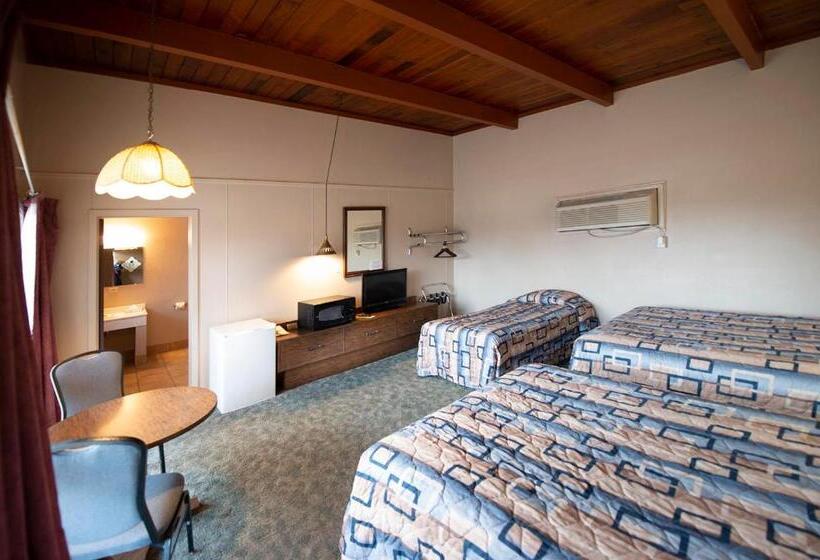 Семейный Номер, Cedar Inn