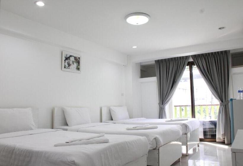 带阳台的三人标准间, Thanyachatra Boutique