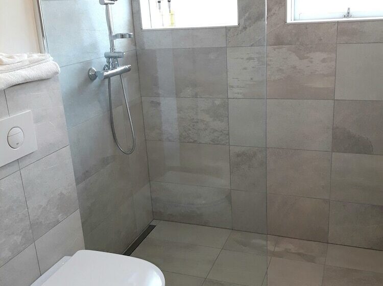 اتاق لوکس, Post Plaza Guesthouse