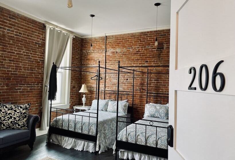 Deluxe Studio, Eighteenninety Sleepover