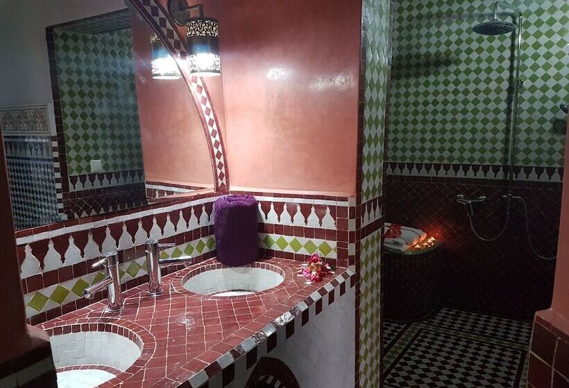 اتاق استاندارد با چشم‌انداز استخر, Riad Soleil D Or