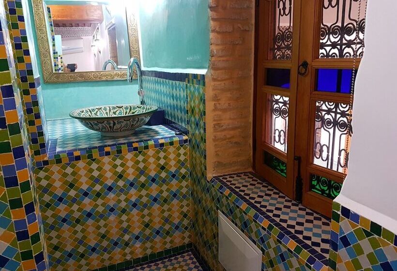 اتاق استاندارد با چشم‌انداز استخر, Riad Soleil D Or