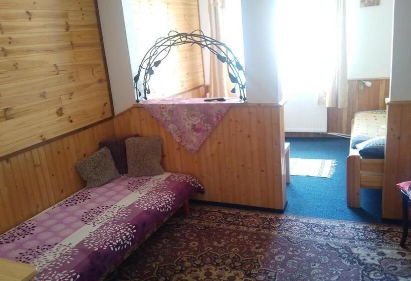 标准三人间, Hostinec Na Návsi