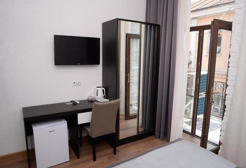 اتاق استاندارد با بالکن, Guest House Gantiadi