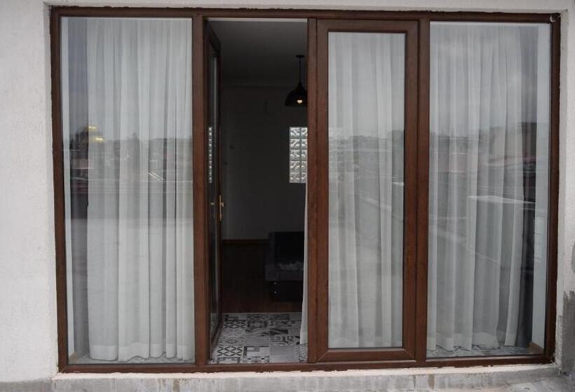 Standard Triple Room with Terrace, Guest House Gantiadi