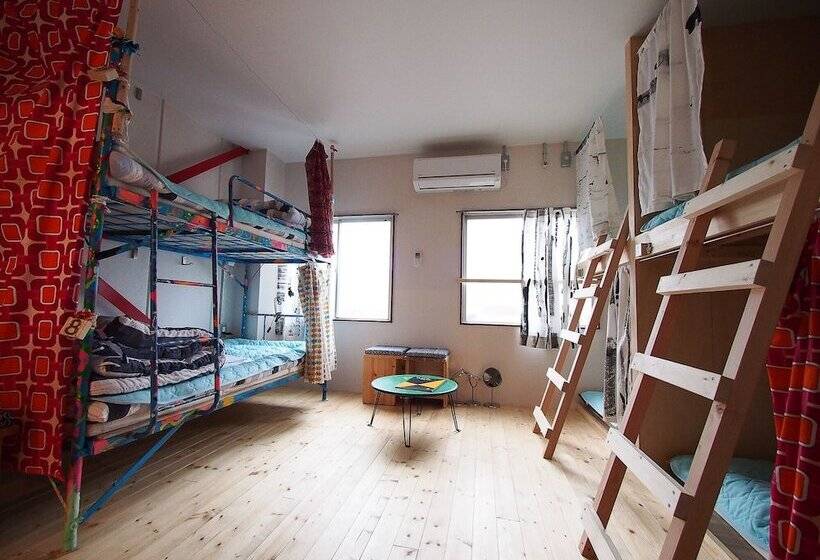 Lit en Chambre Commune, Kamagasaki University Of The Arts Cafe Garden Guest House Aka Cocoroom