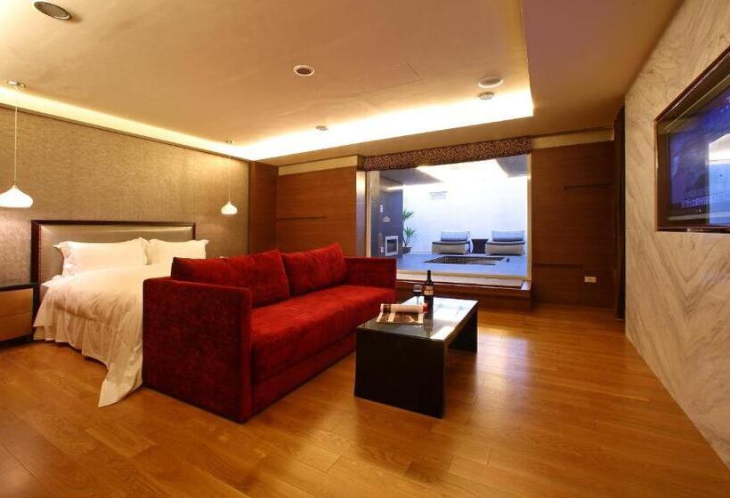 اتاق لوکس, Elan Motel
