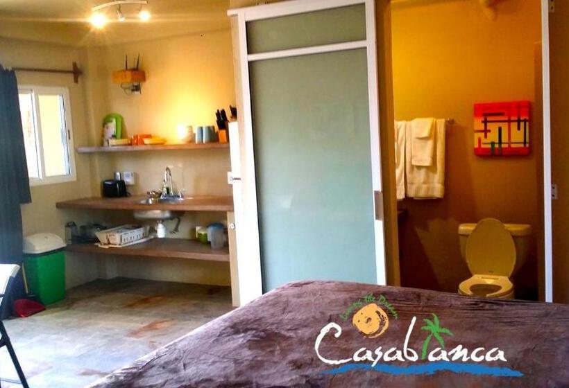キングサイズベッドのデラックススイート, Casablanca Guest House   Adults Only   Starlink Internet!