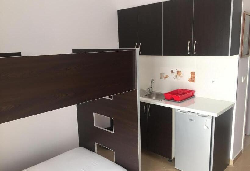 اتاق استاندارد چهارنفره با بالکن, Xuxi Apartments