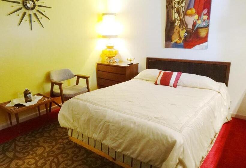 Номер Стандарт, Itty Bitty Inn