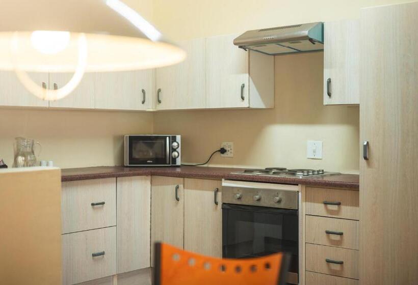 Четырехместный Номер Стандарт, Oak Lodge Guest House