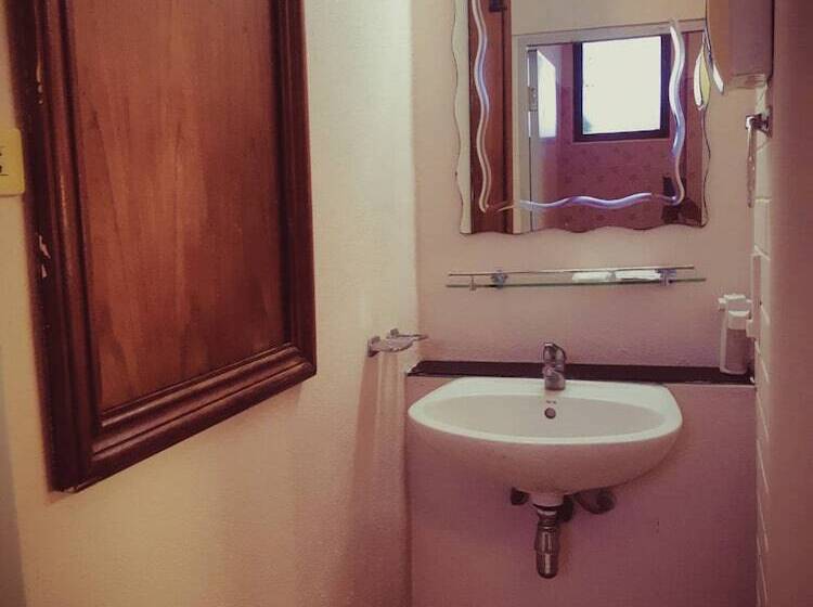 Семейное Бунгало, The Uncle Beach Resort