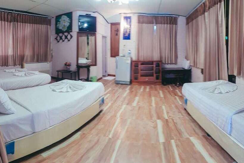 Семейное Бунгало, The Uncle Beach Resort