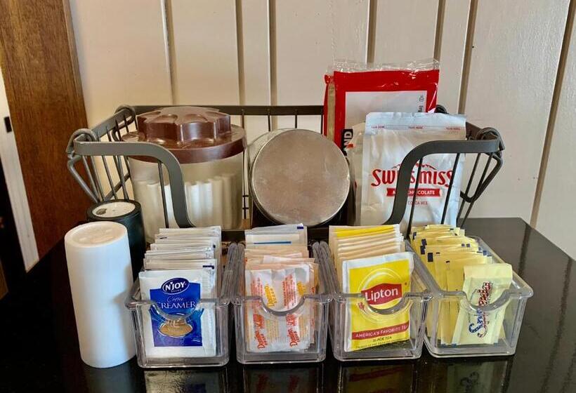 Семейный Номер, Breakers Boutique Inn