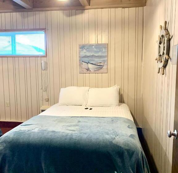 Семейный Номер, Breakers Boutique Inn