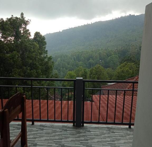 Quarto Familiar Vista Montanha, Adila Warung And Homestay