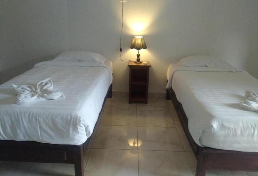 Quarto Estandar, Adila Warung And Homestay