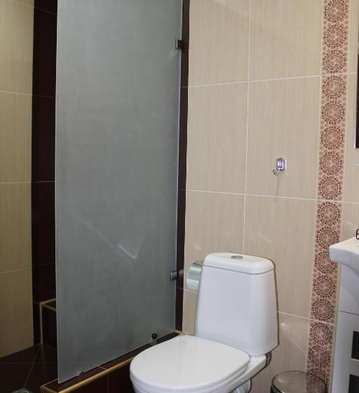 استودیو خانوادگی, Center Guest House