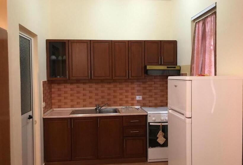 Семейное Студио, Guroal Holiday House