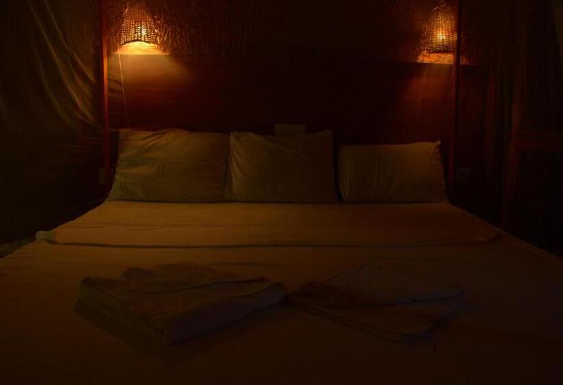 کلبه ییلاقی, Cinnabar Resort