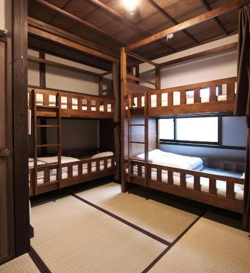 Кровать в Общей Комнате, Kanazawa Guest House East Mountain