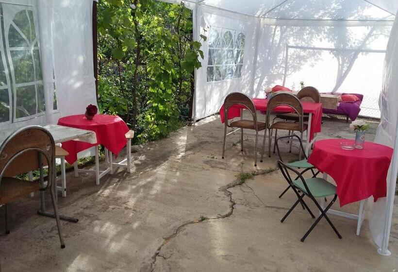 اتاق استاندارد, Shushan Guest House