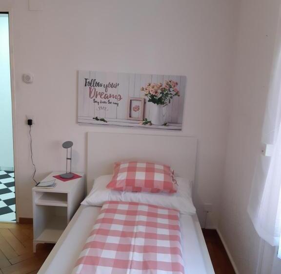 Номер Стандарт Индивидуальный Совместная Ванная, Good Bed Reiden