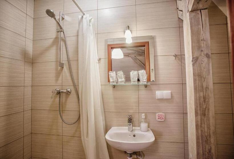 اتاق خانوادگی, Guest House Arkhistratyg