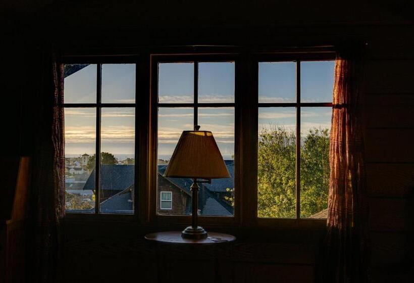 Номер Стандарт Вид на Море, The Captains Quarters