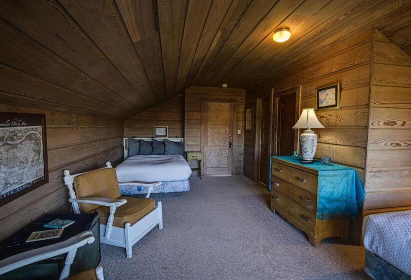 Номер Стандарт Вид на Сад, The Captains Quarters
