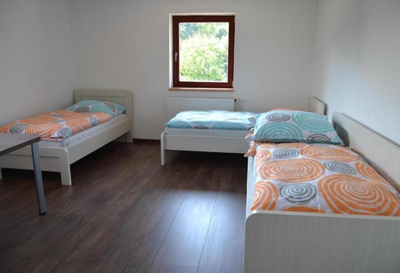 ویلای 1 خوابه, Penzion Bez Modrého Páva