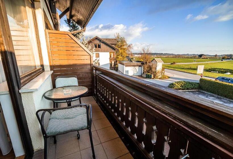 اتاق استاندارد سه تخته با بالکن, Guesthouse Leski Dvor