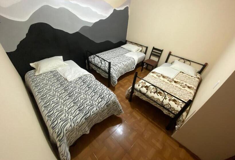 Cama em Quarto Compartilhado, Latacunga Hostel