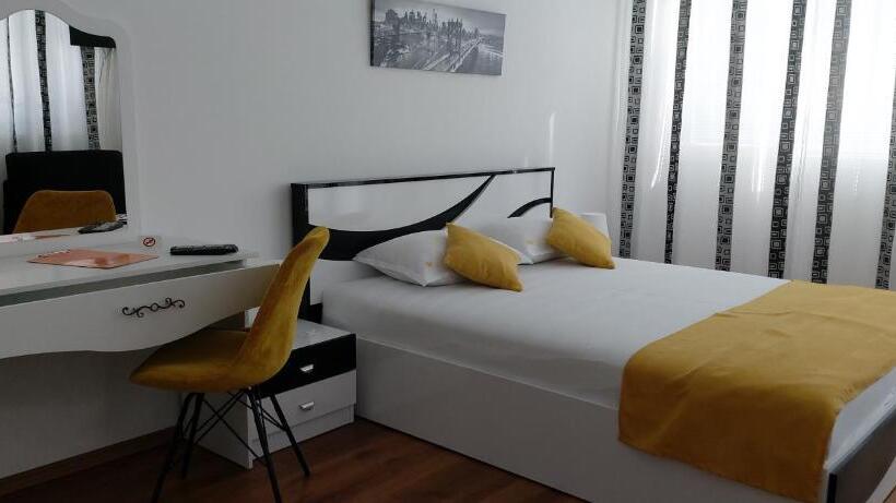 Quarto Deluxe com Sacada, Stephanovy Guest House