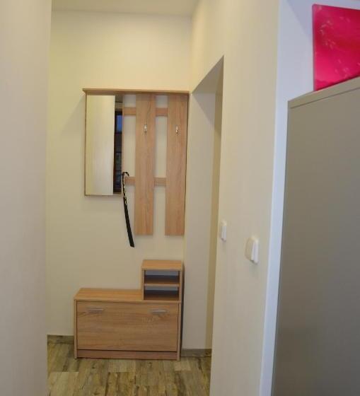 Апартаменты 1 Спальня, Guesthouse Zlatý Hrozen
