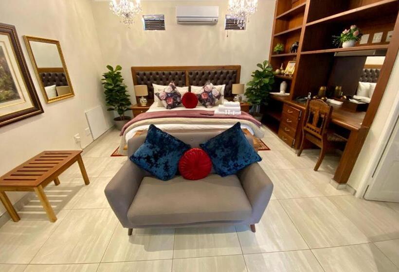스위트 킹사이즈 침대, Waterkloof Guest House