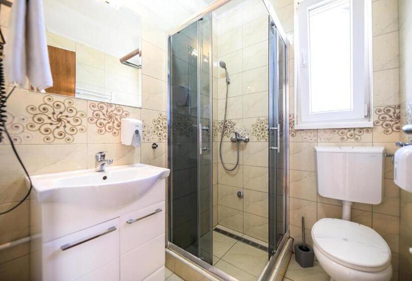 اتاق استاندارد با چشم‌انداز استخر, Sunčani Breg Apartments Vrdnik