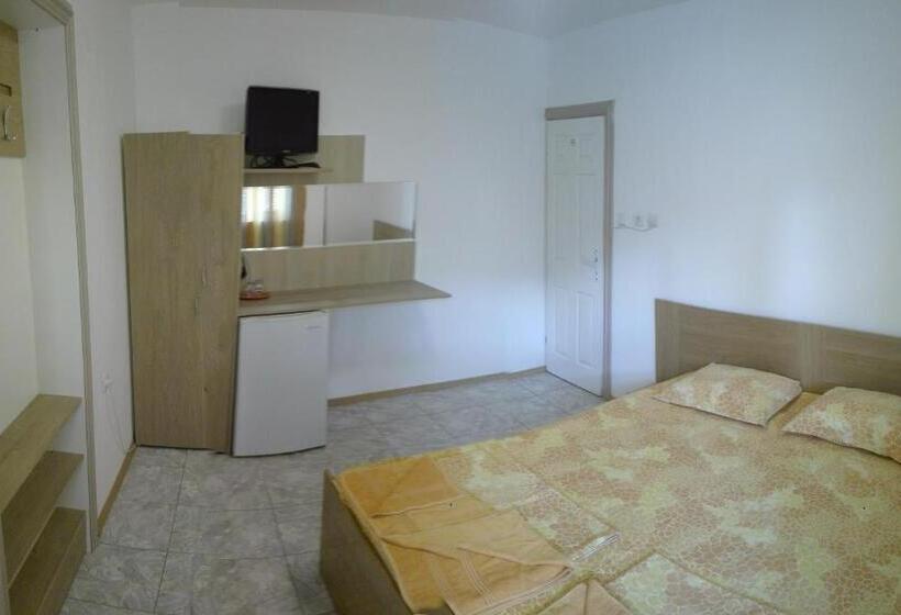 Номер Стандарт с Террасой, Eleonor Guest House